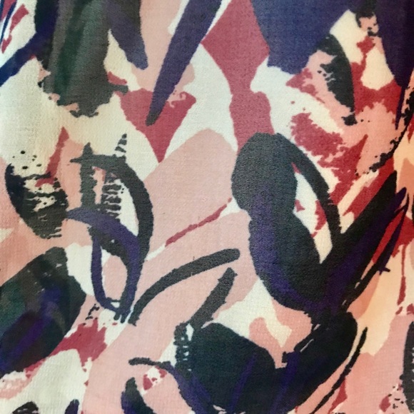 Banana Republic - Sleeveless bow tie blouse. - Picture 3 of 3